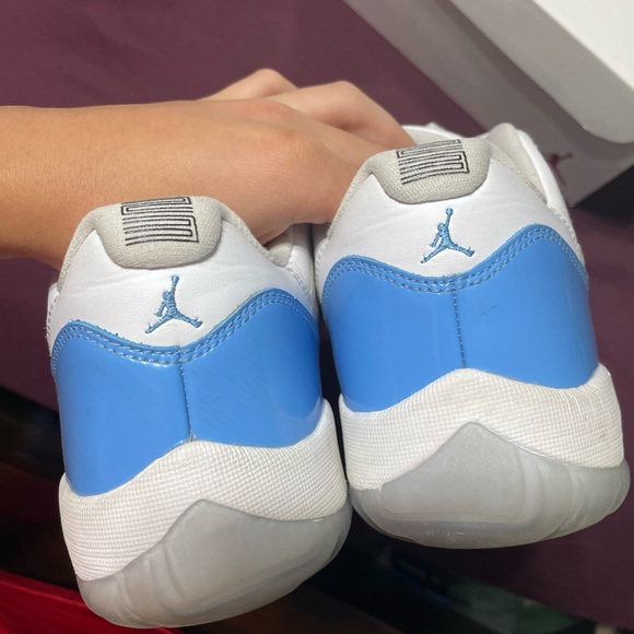 Jordan 11 University Blue size 9.5 - Picture 2 of 5
